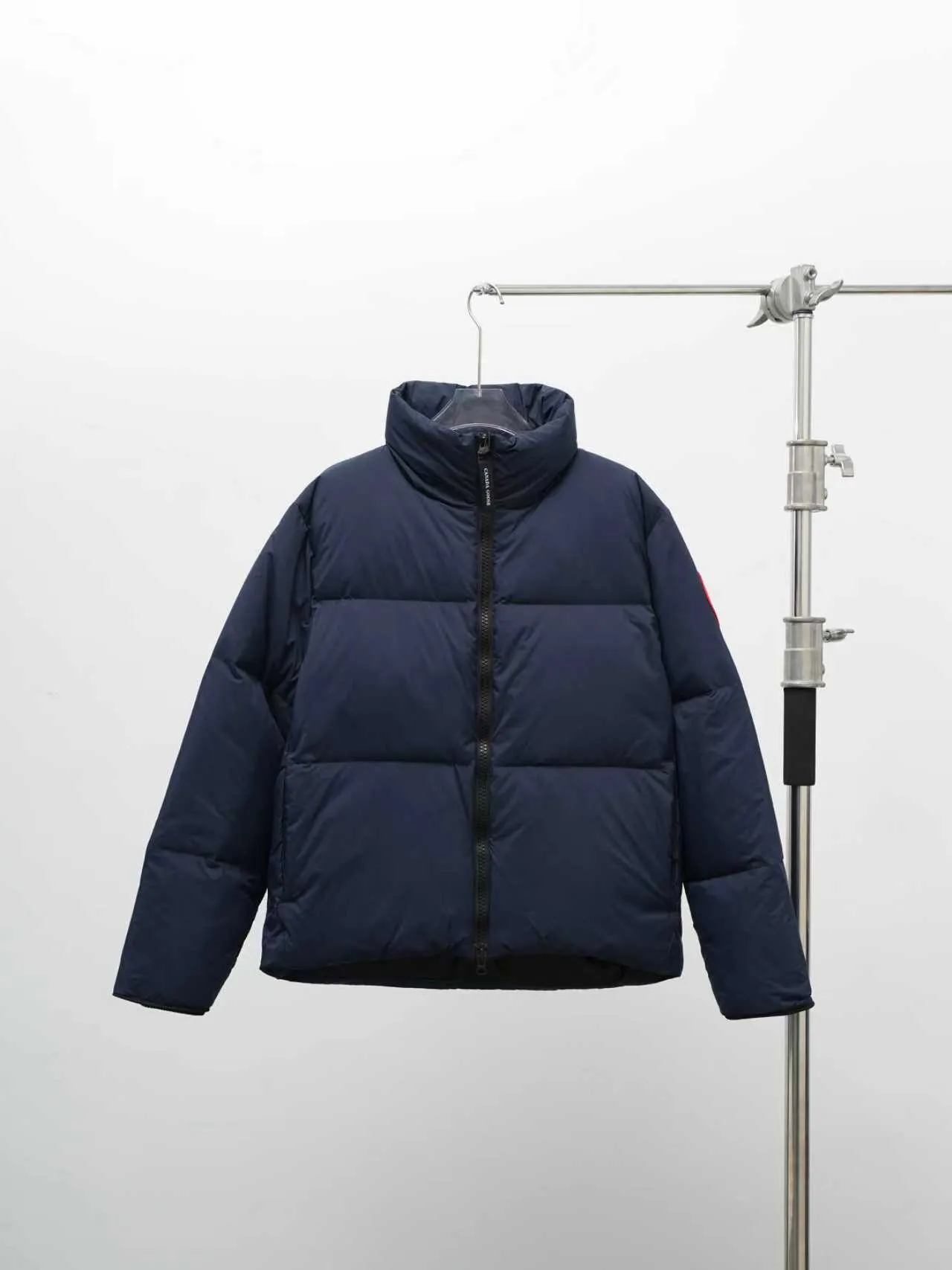 P840 Counter quality stand-up collar Sibu jacket [Exclusively for foreign trade] [Interchangeable black label and red label] Canada Goose LAWRENCE series quilted windproof and waterproof straight stand-up collar zipper down jacket Lawrence Puffer Jaet men's stand-up collar down jacket Color: black with red label. Size: XS S M L XL XXL.